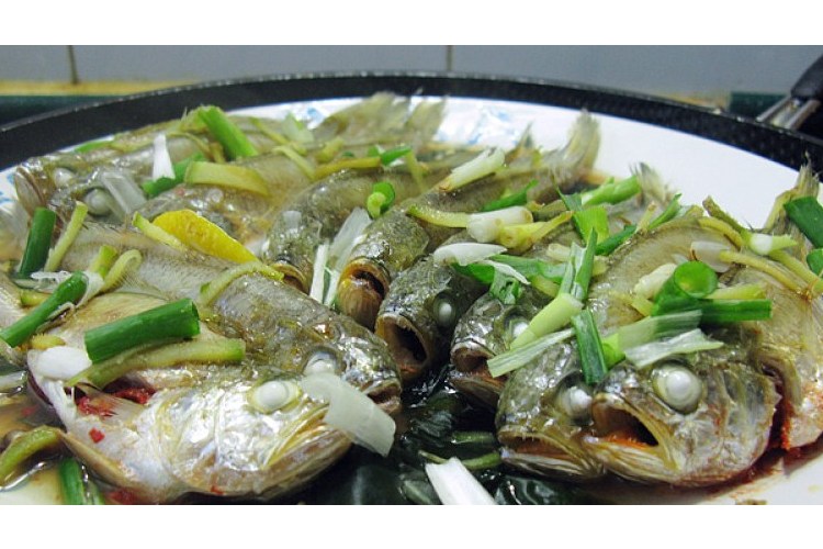裙带菜清蒸剁椒黄花鱼
