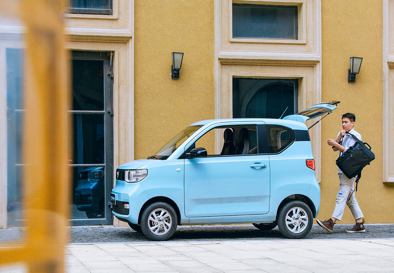  p>宏光miniev是上汽通用五菱旗下五菱品牌的首款四座新能源车,定位为