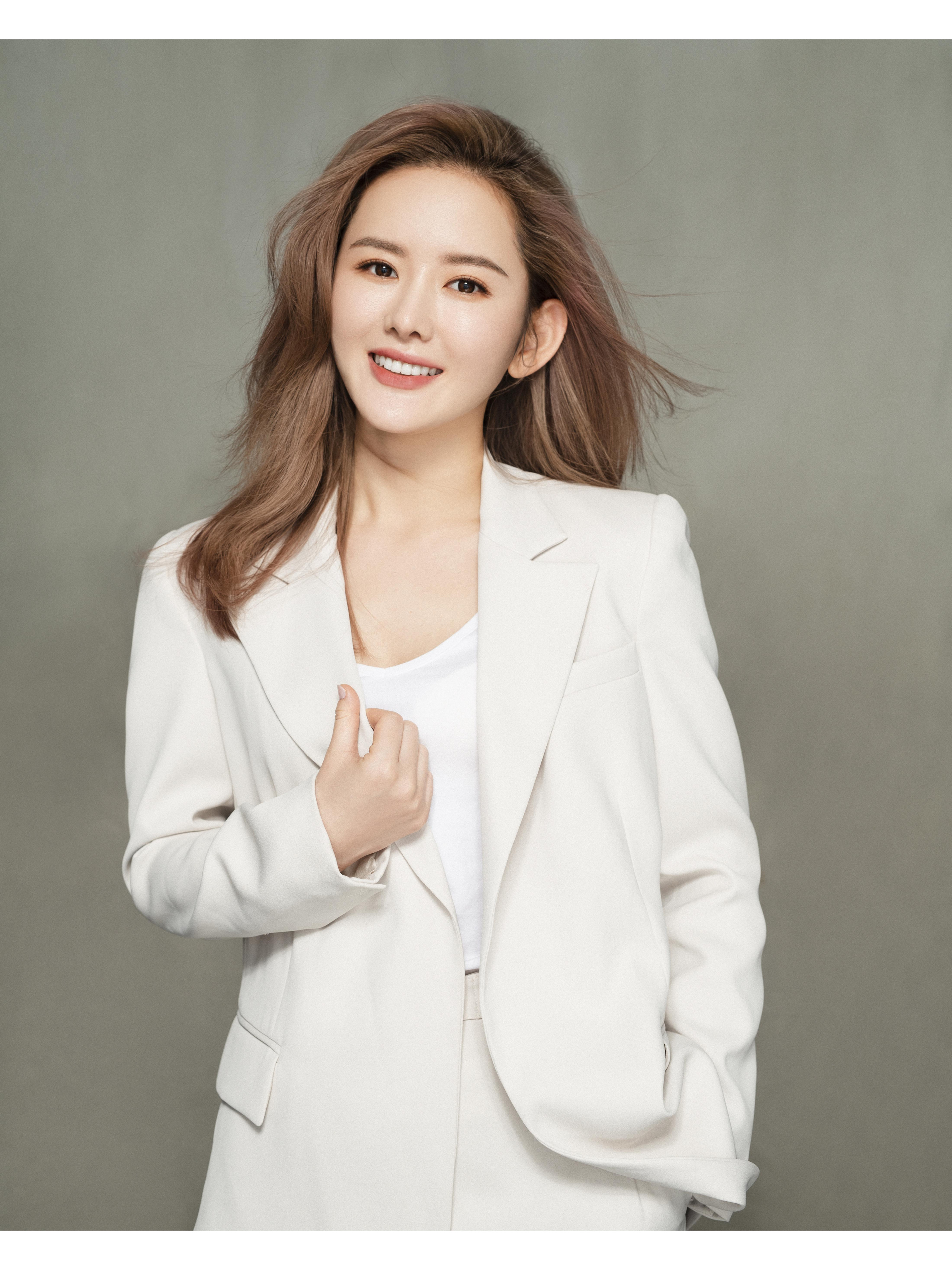  p>杨清,出生于陕西省榆林市,毕业于 a target="_blank" href="/item