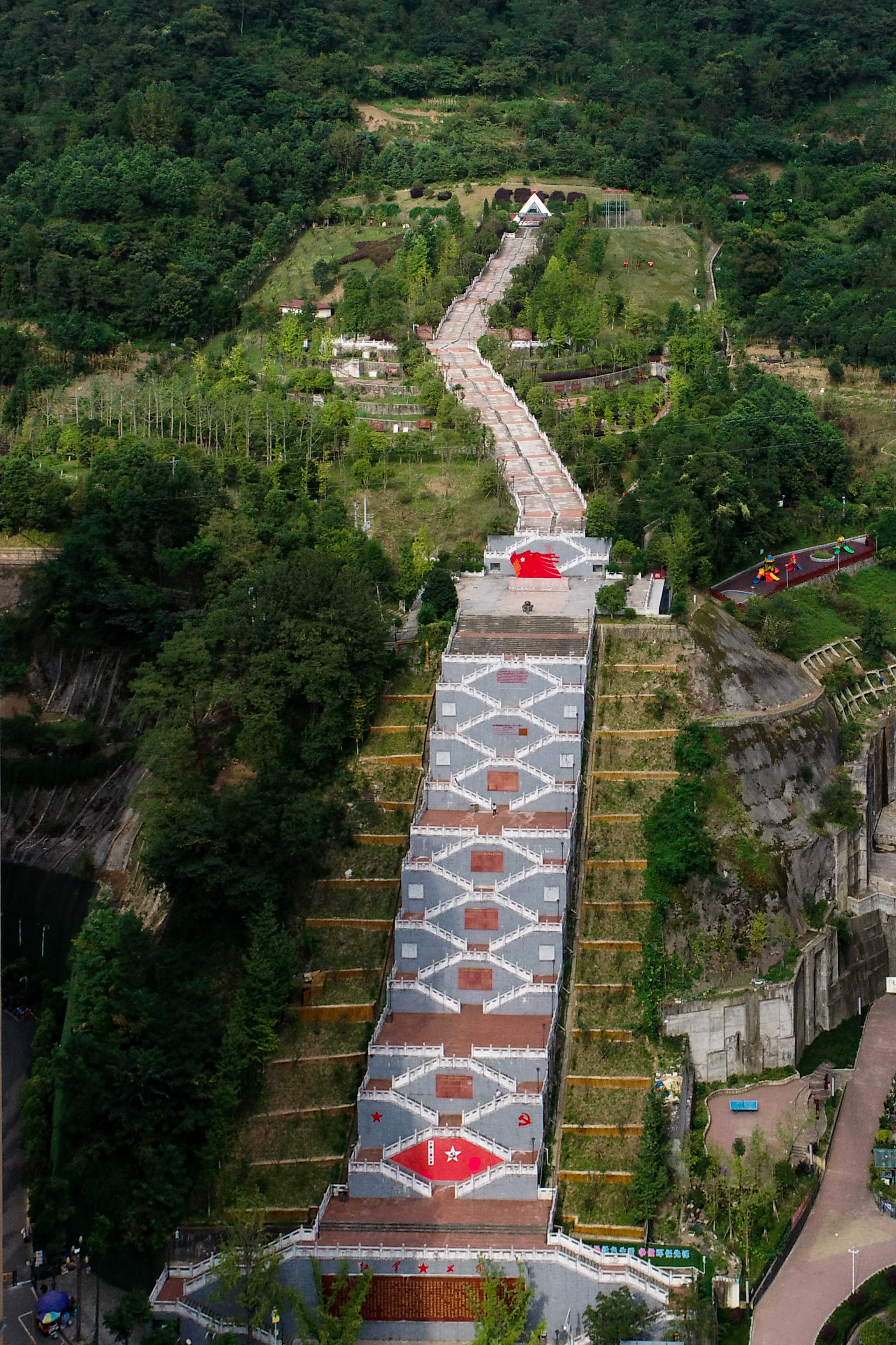 ctrid="tsr9bzaltnri">土城红军老街是城口县旅游