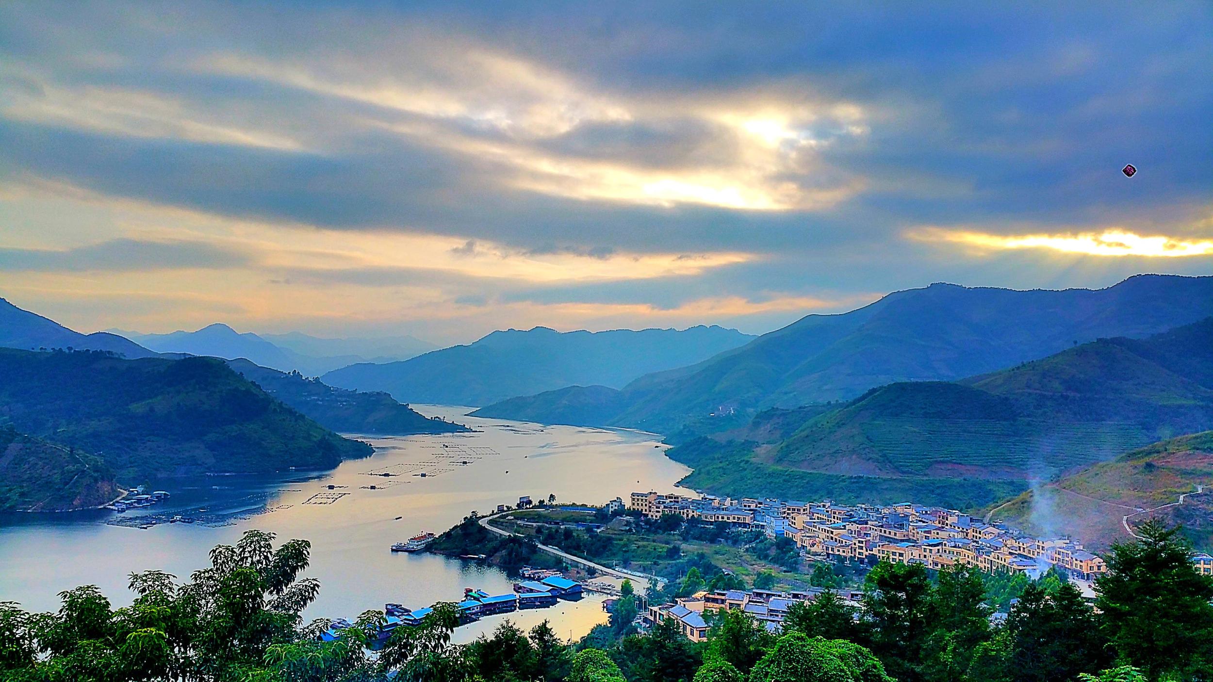  p>望谟县,隶属于 a target="_blank" href="/item/贵州省/20475641"