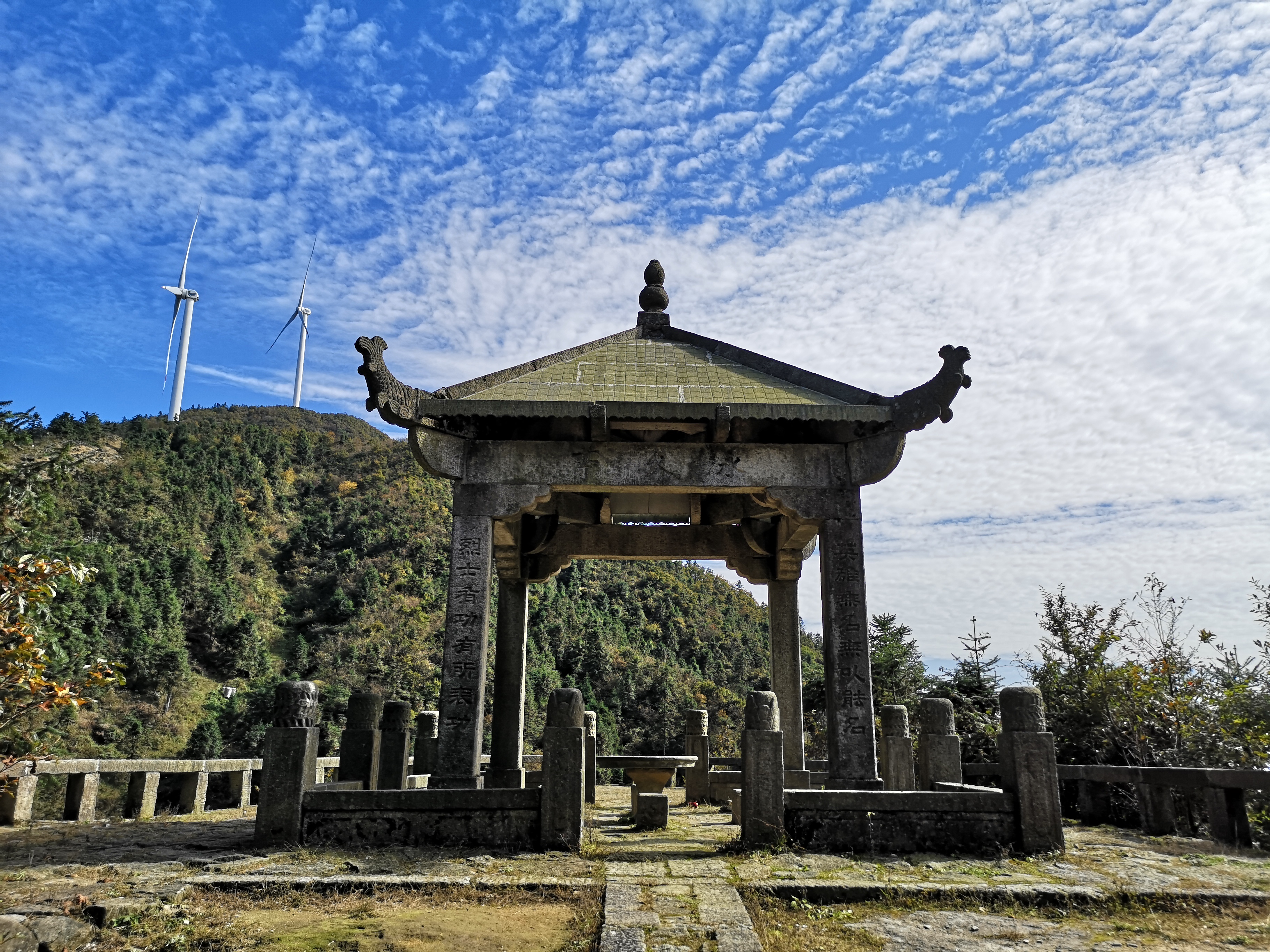 天岳关,位于湖北省<a target="