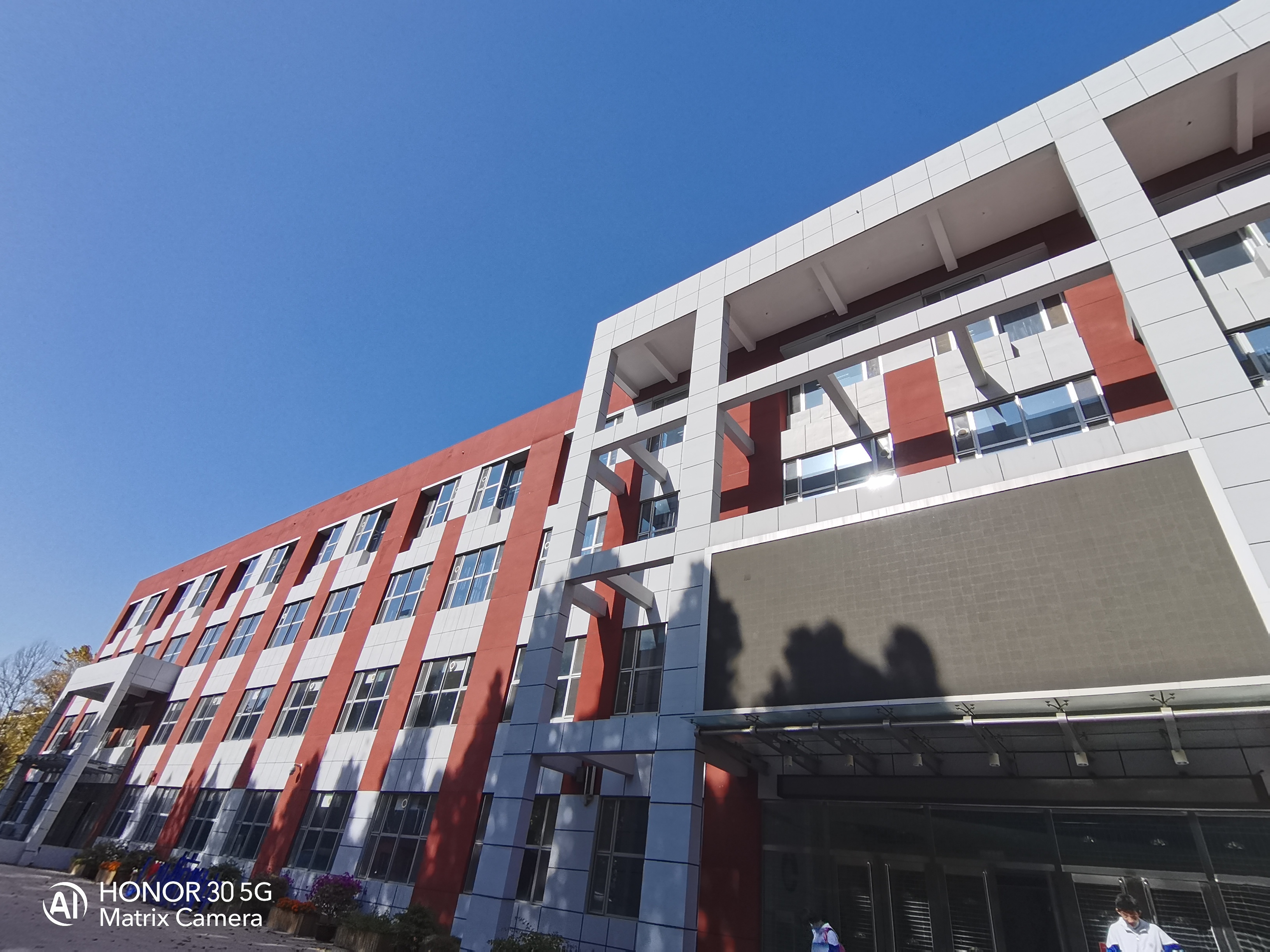 high school affiliated to beihang university),简称"北航实验学校"