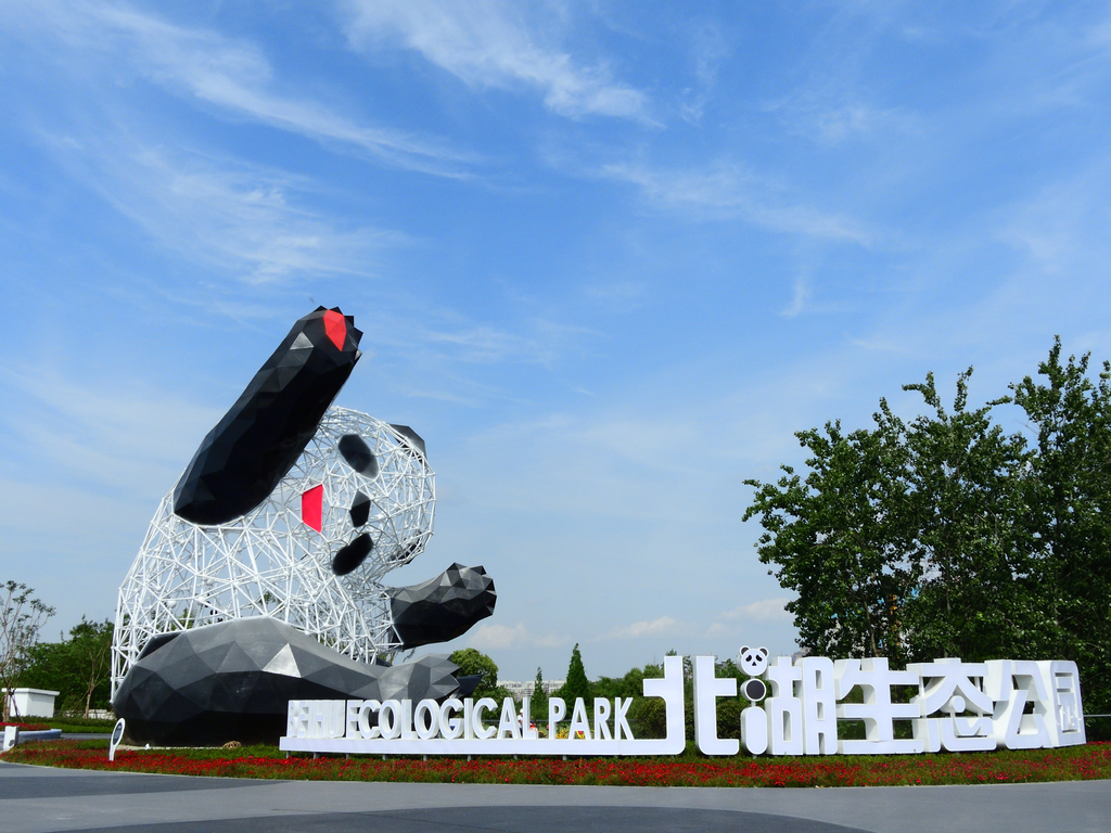 南与二仙桥街道相连,西与青龙街道,白莲池街道接壤,北与新都区石板滩