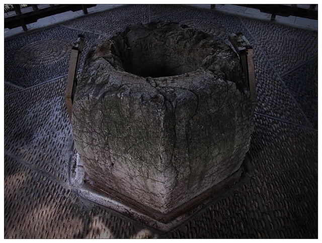  p>南唐古井位于 a href="#" data-lemmaid="2207627">南京市 /a>鼓楼