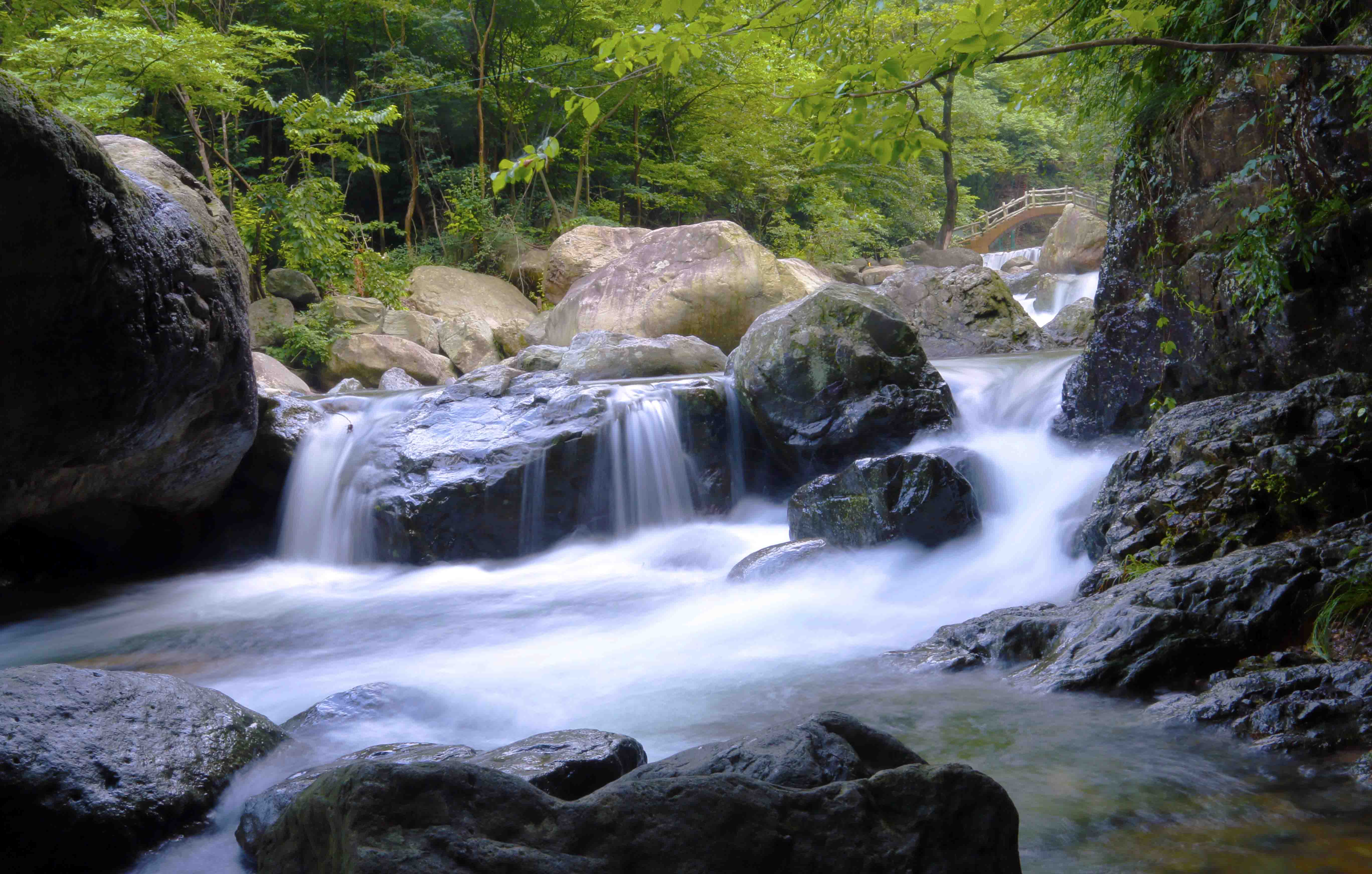  p data-id="gnytfxnfvd"> b>西河景区 /b>位于河南省信阳市商城县