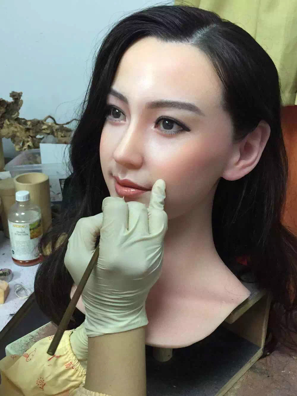 是一家专注于高仿真蜡像,硅胶像,人物雕塑,硅胶机器人,影视道具,博物