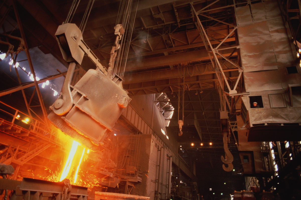  /p> p>平炉是1864年继贝塞麦转炉之后出现的一种炼钢炉.