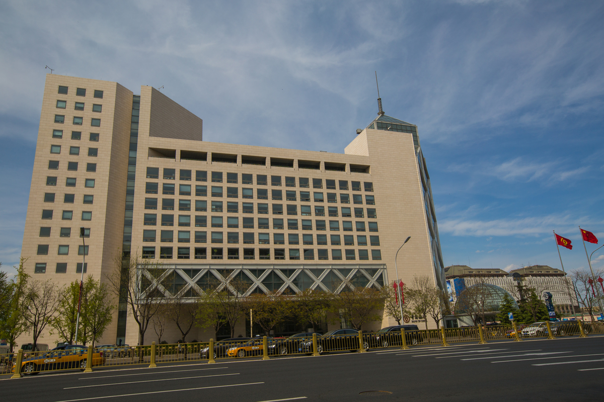  p>中国银行总行大厦位于离故宫约2公里的西单商业闹市区长安街边