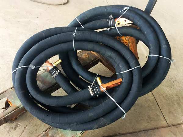  p>水冷电缆(英文名称:water cooled cable,俗称水电缆)是一种中空通