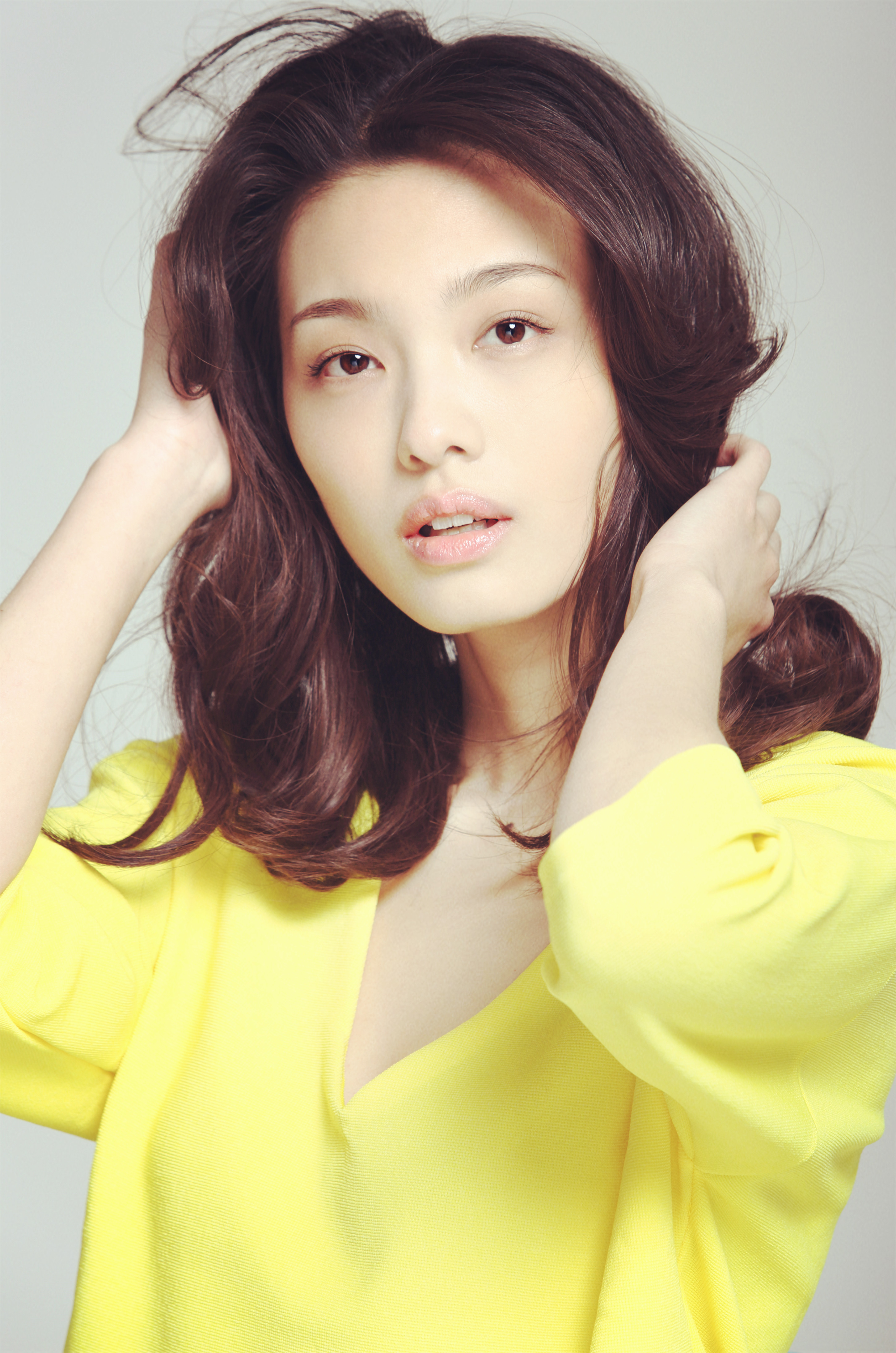  p>张杨智子,出生于新疆乌鲁木齐,中国内地女演员