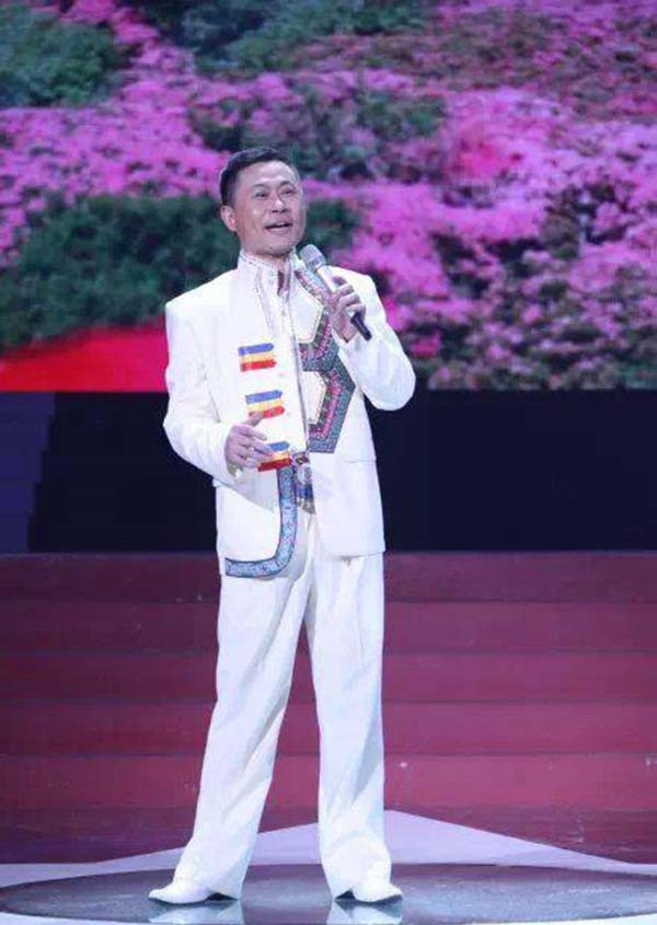  p data-id="gnax04pefm">黄旭,中国青年男歌手,出生于贵州省沿河土家