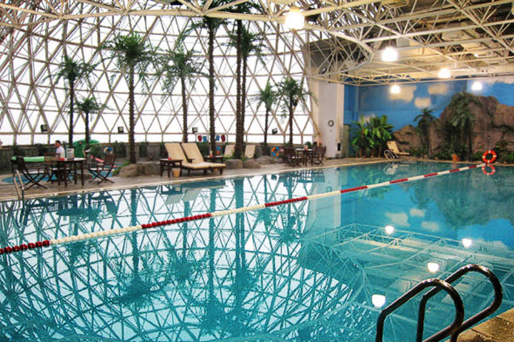 data-lemmaid="7418885">会员制俱乐部 /a>,位于天津中环线复康路学府