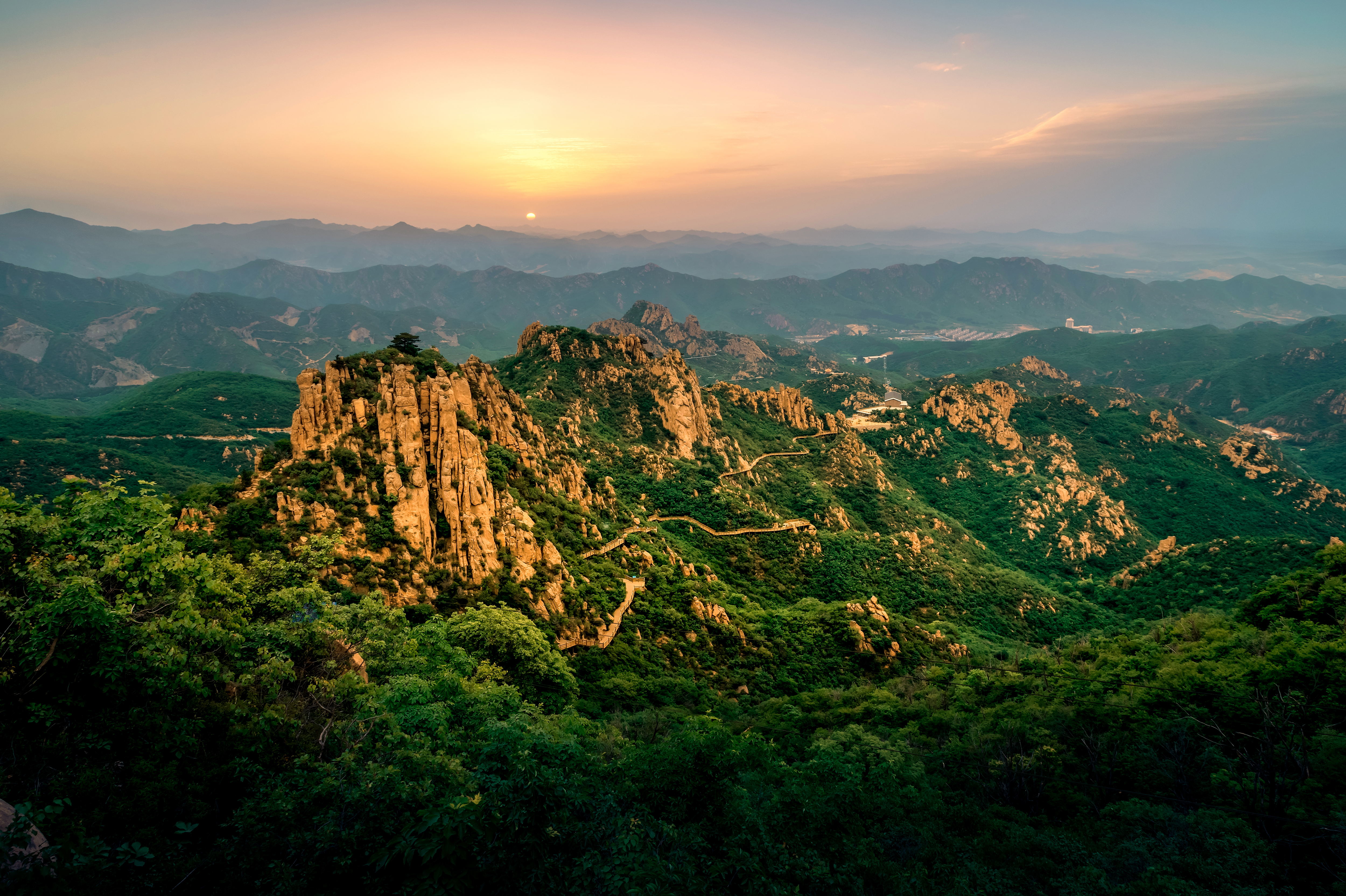  p>辽宁北票大黑山旅游景区位于 a target="_blank" href="/item/辽宁