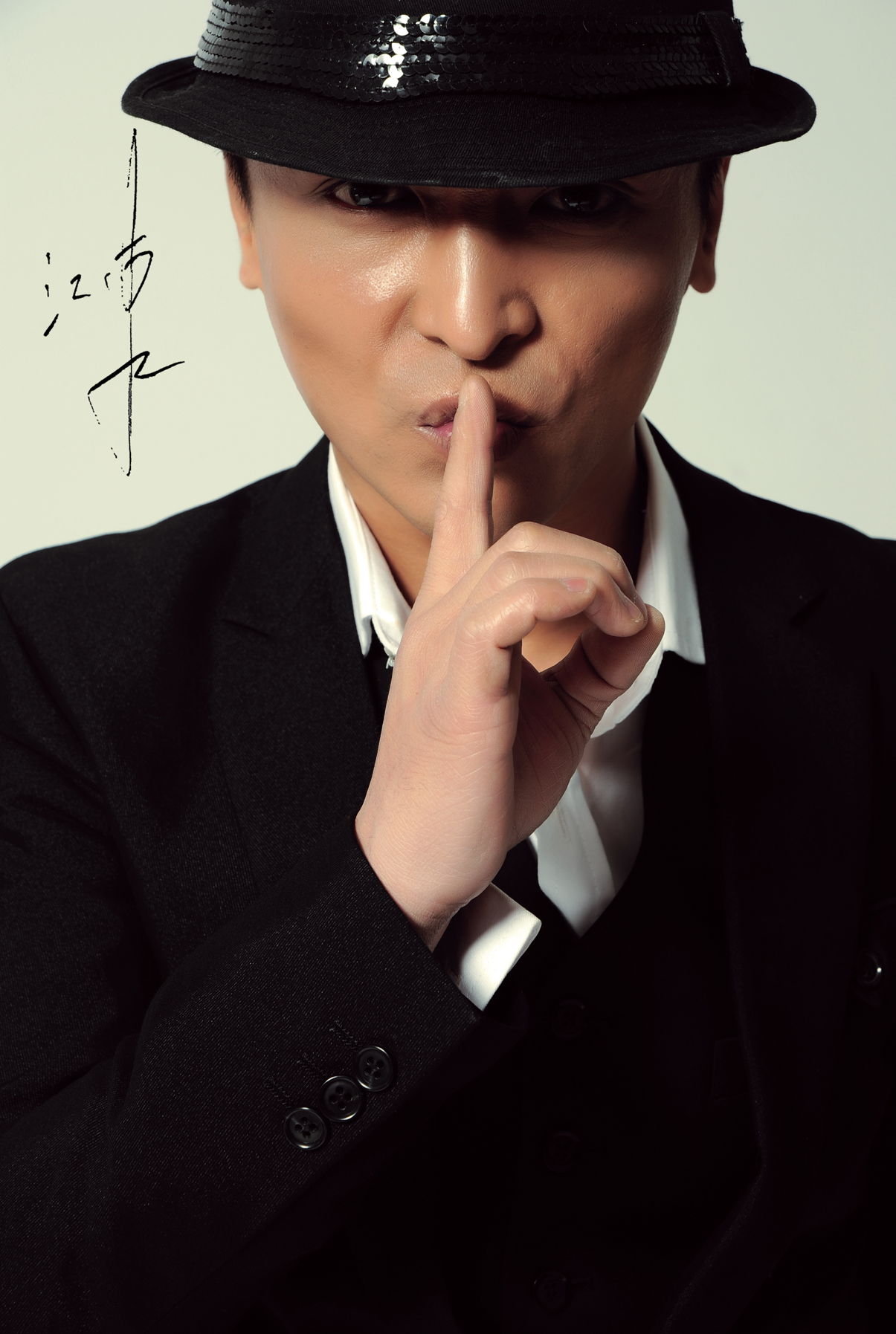  p data-id="gnxb8qr8uf">江东,11月7日出生于山东聊城,歌手.