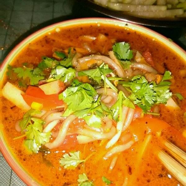 每逢古尔邦节和肉孜节,几乎每家回族都要烹制粉汤