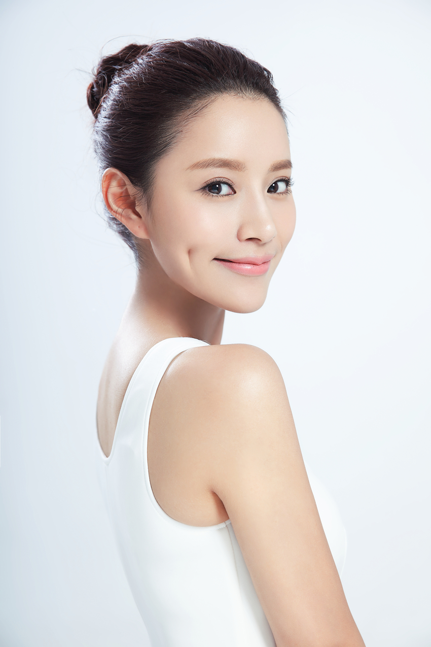  p>蔡蝶,1993年 sup data-ctrid="2ufp8f5jhuz">1 /sup>11月10日出生