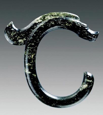 象征的"中华第一龙"——红山文化玉龙在内蒙古赤峰市红山文化遗址出土