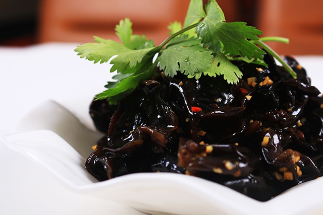  p>美极木耳,以木耳,蒜蓉为主料的菜品. /p>