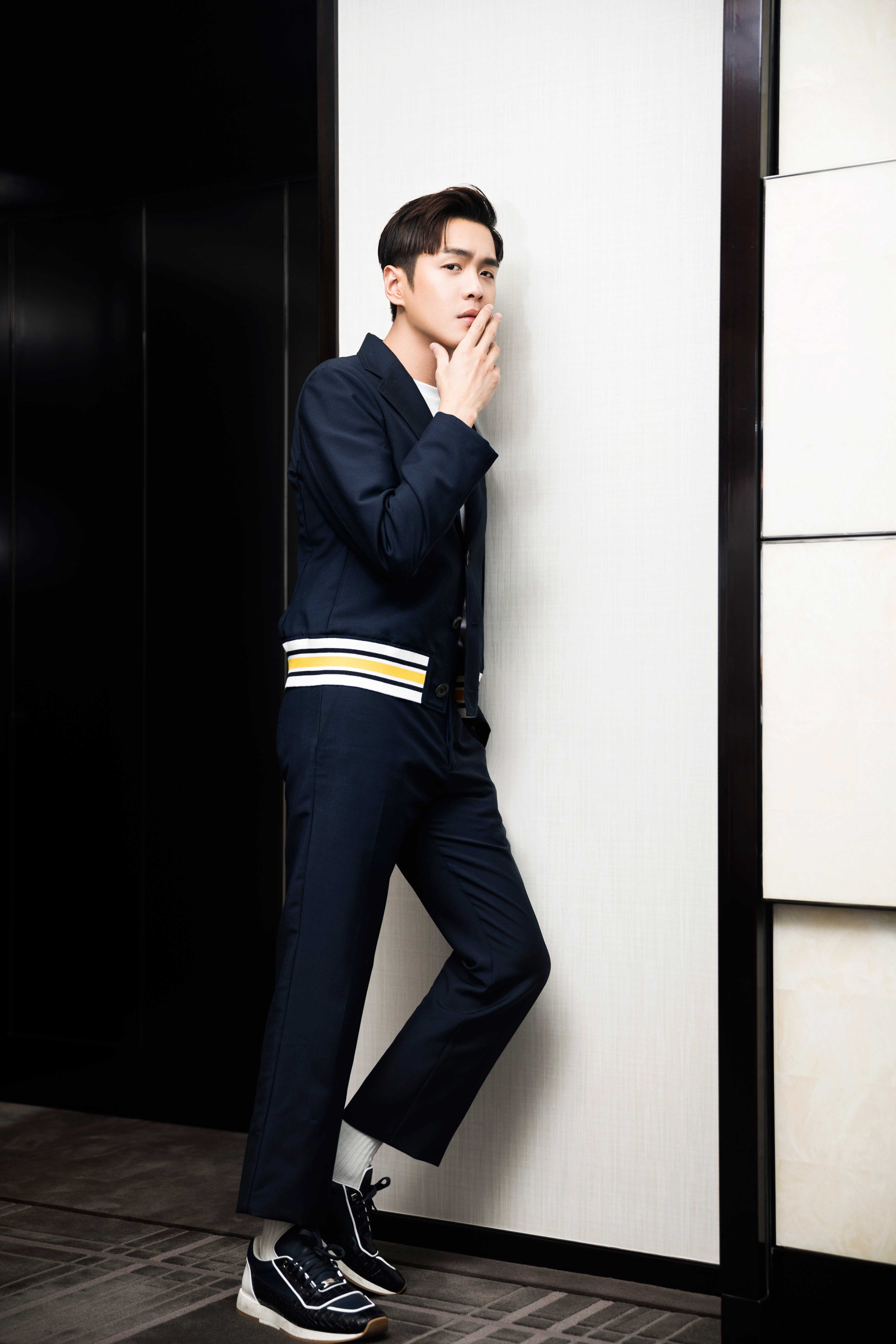  p>张若昀,1988年8月24日出生于北京市,中国内地男演员,毕业于 a