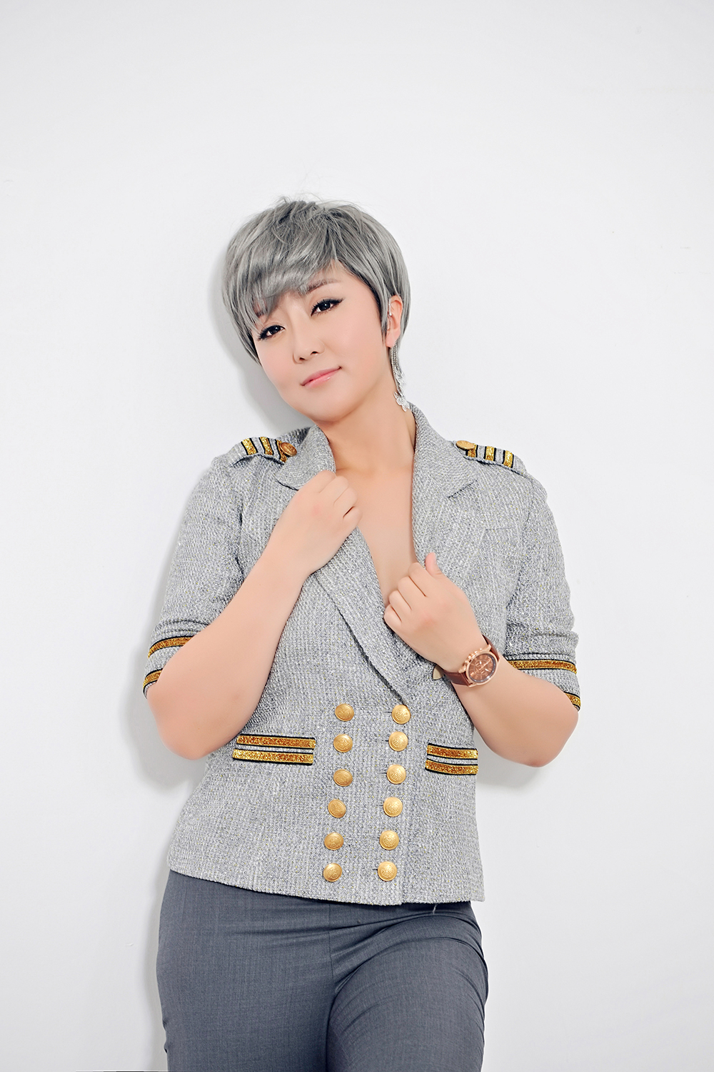  p>格格,原名蒙克其其格,8月1日出生于内蒙古自治区赤峰市克什克腾旗