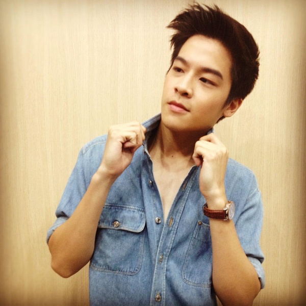 1993年3月21日出生于泰国曼谷,泰国男演员,毕业于 a target="_blank"