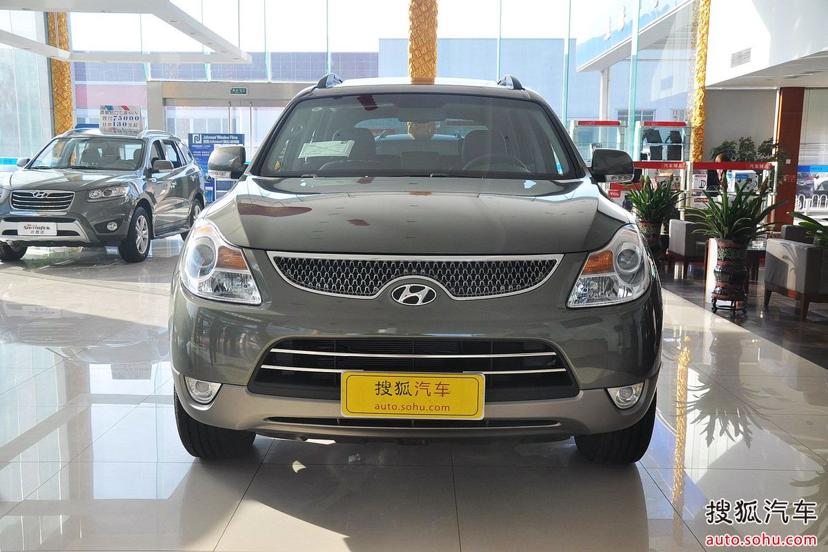  p>现代维拉克斯是一辆进口汽车,该车外观整体线条圆润,柔和,综合油耗