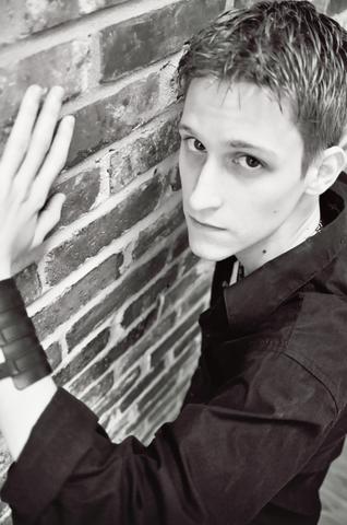  p>爱德华·斯诺登(edward snowden),1983年6月21日出生于美国北卡罗