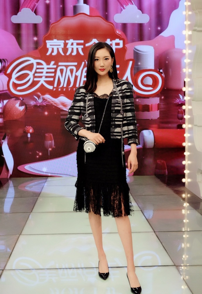  p>李晔,中国女主持人,模特.