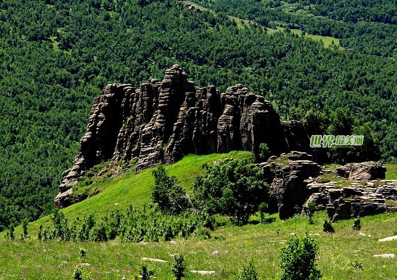  p>克什克腾石阵(原阿斯哈图石林)位于赤峰市 a target="_blank" href