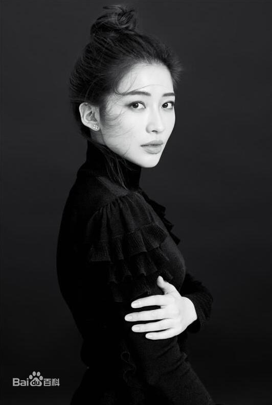  p data-id="gnvhauju41">夏星 i>(原名夏子涵) /i>,11月14日出生于