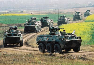 于80年代在zsl90式轮式 a target="_blank" href="/item/装甲车/4129"