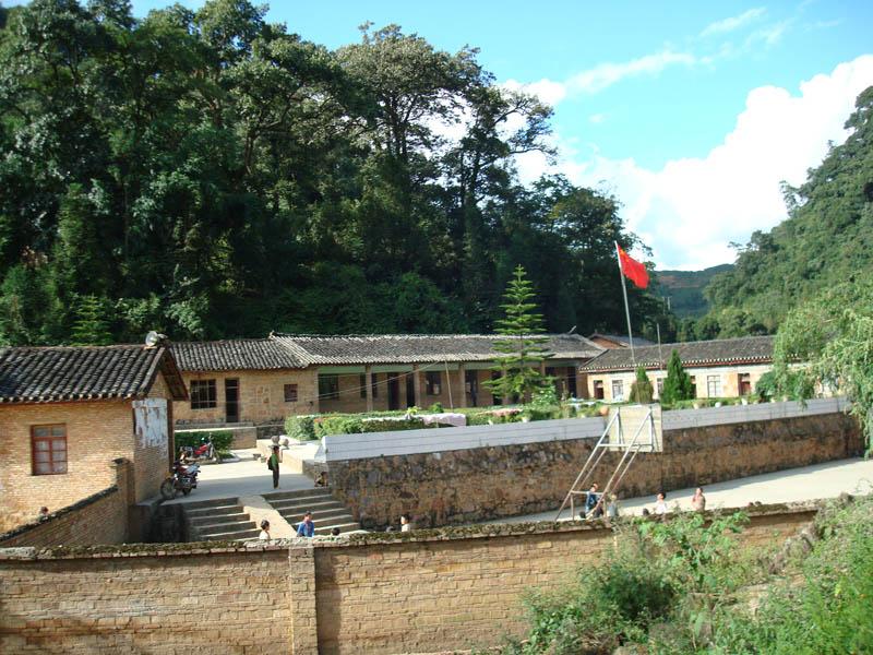  p>龙树脚自然村隶属于云南省文山州广南县篆角乡坝熬村民委员会,属于