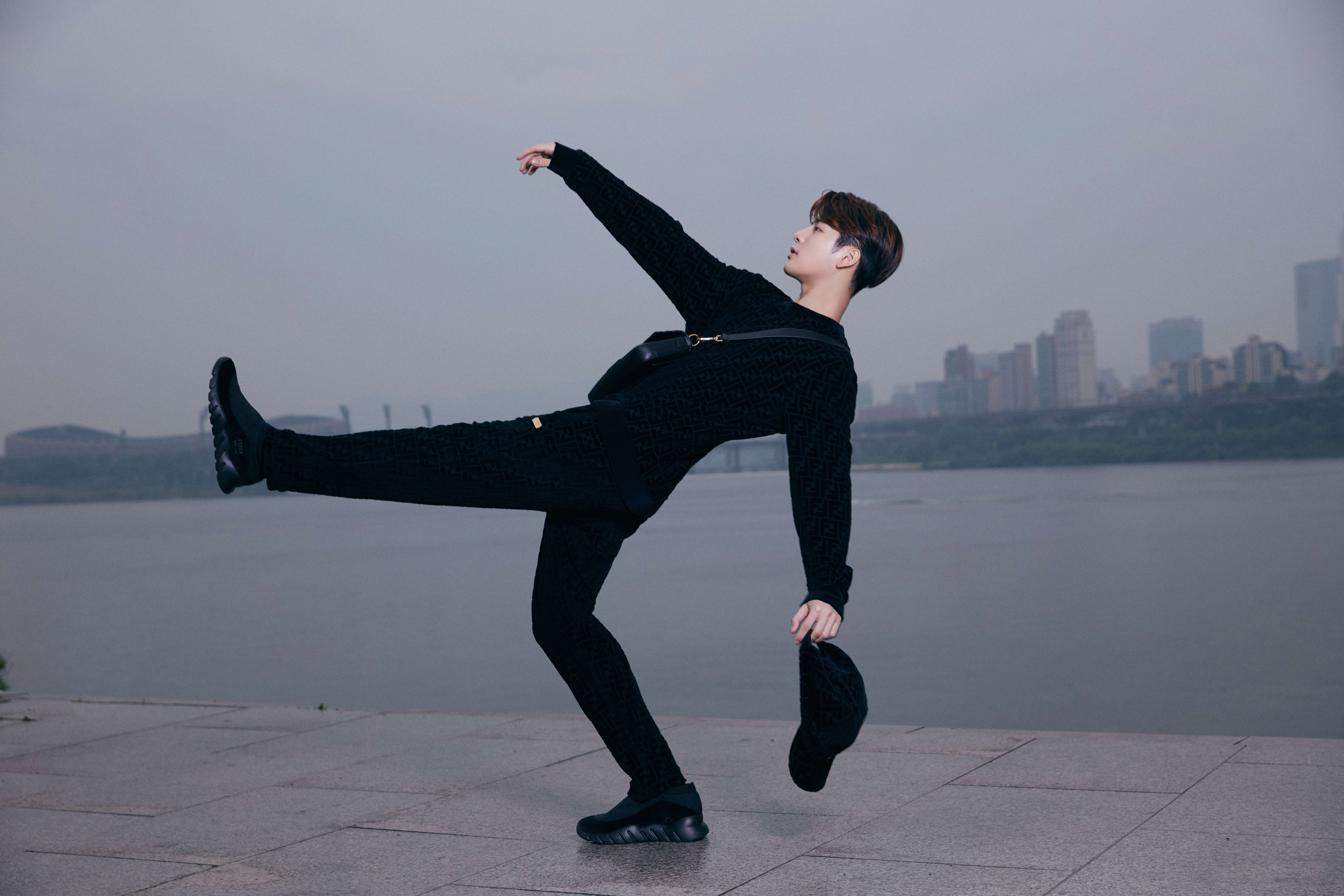  p>王嘉尔(jackson wang/      ),1994年3月28日出生于香港,中国香港