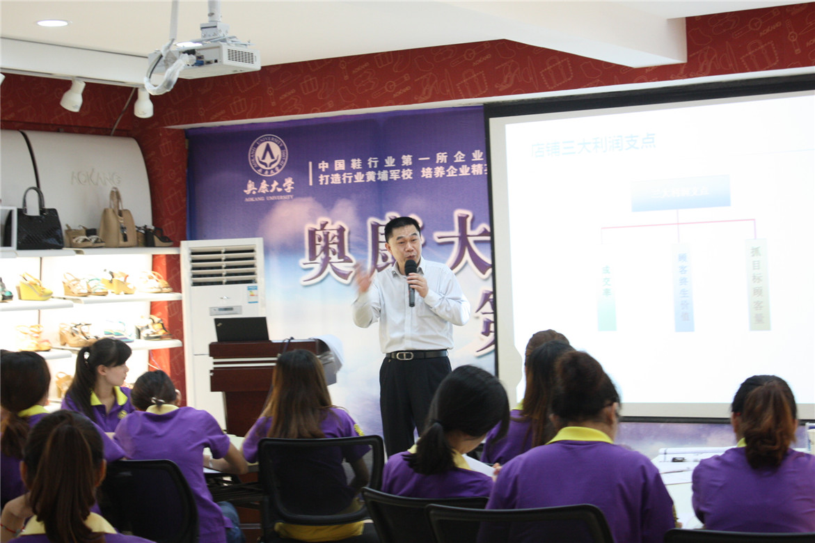  p>吴哲老师,1992年进入 a href="#" data-lemmaid="4193555">连锁