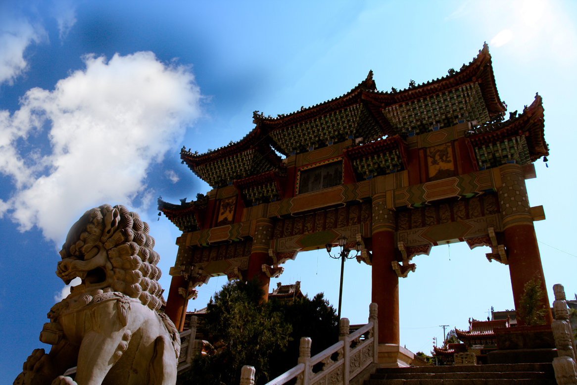  p>紫荆山公园为国家2a级景区,因山体遍植紫荆树而得名.