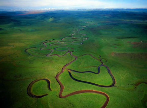  p>牛轭湖,在平原地区 a href="#" data-lemmaid="891329">流淌 /a>的