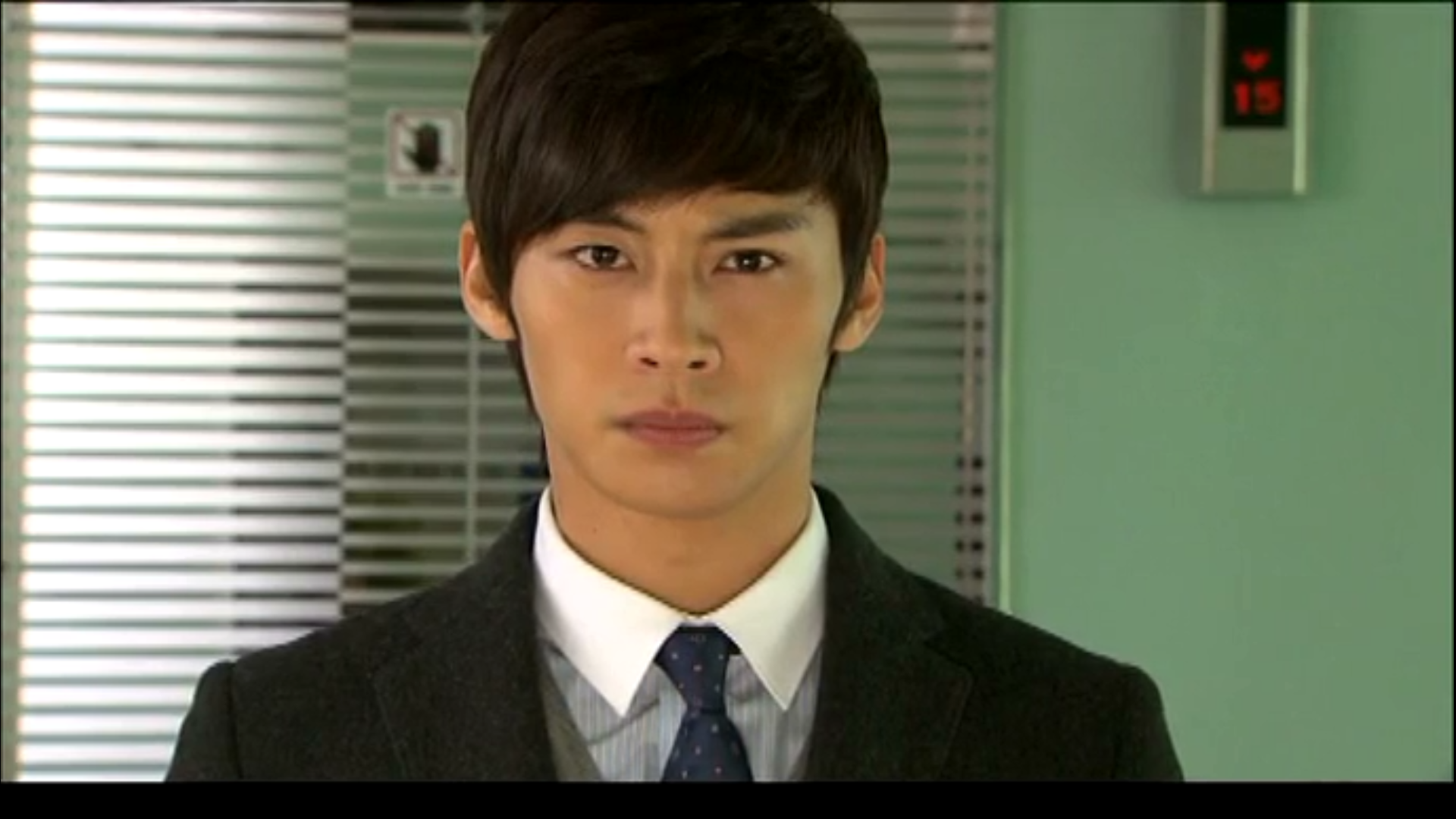  p data-id="gnx7c6ahh0">james,本名崔振赫.