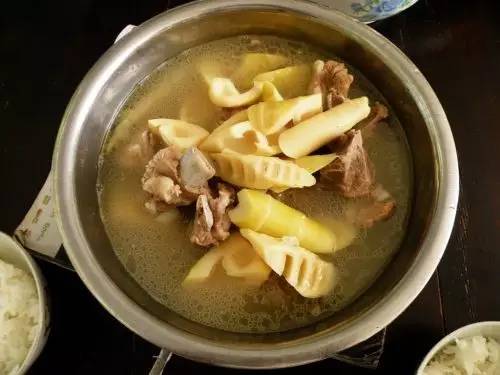 竹笋排骨煲