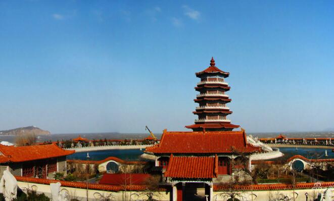  p>蓬莱寺塔在浛洸镇东北方平地上,因塔旁建有蓬莱寺(已毁)而得名.