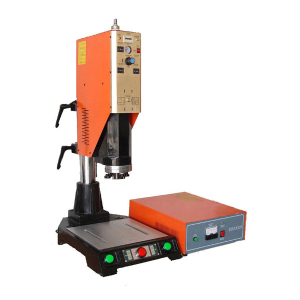  p>将超声波通过焊头传导至塑料加工零件上,使两塑料接合面因受超声波