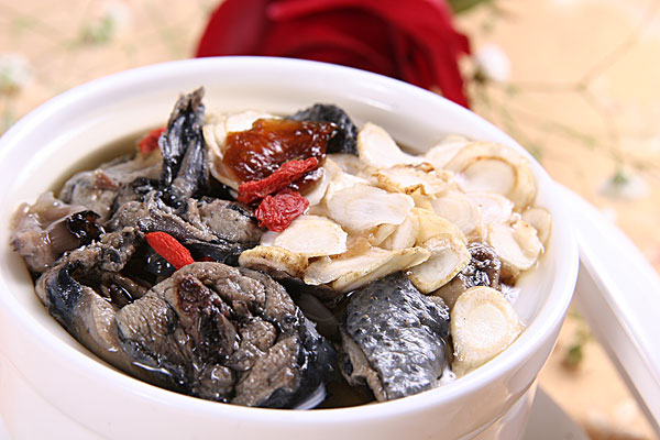 西洋参乌鸡汤