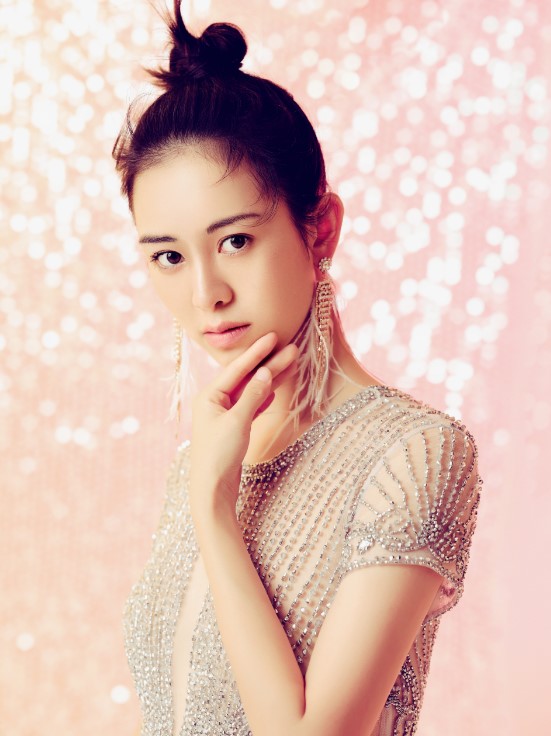  p>吴双(艺名:无双),女.