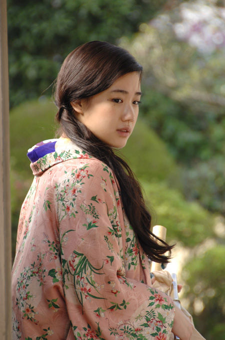 主演青春喜剧片《 a target="_blank" href="/item/花与爱丽丝/35211"