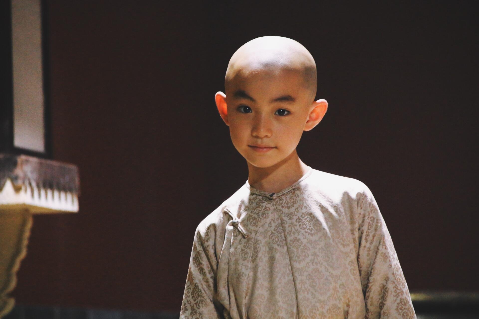 原名永琪,是古装电视剧《 a target="_blank" href="/item/还珠格格