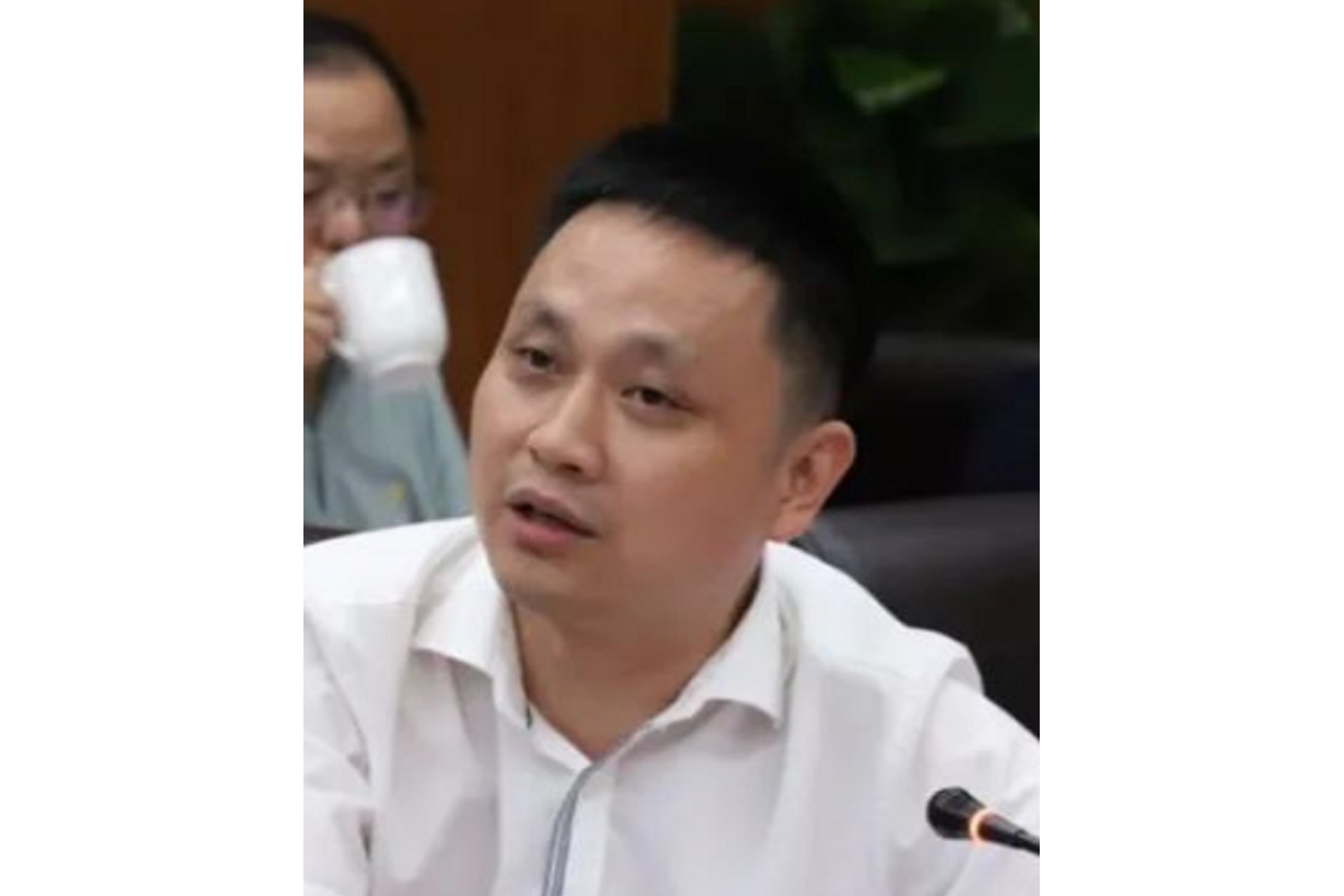 无境外永久居留权,清华大学高级工商管理硕士结业,劲胜智能董事长