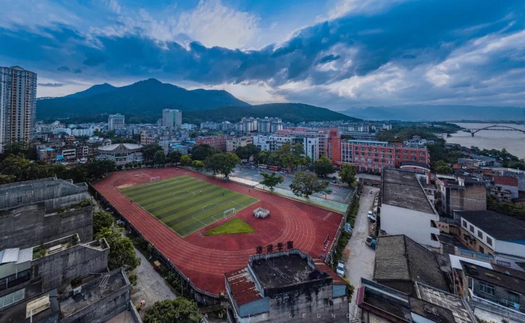  p>浔州高中是广西壮族自治区 a target="_blank" href="/item/桂平市