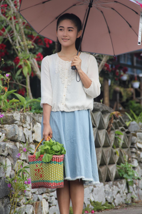 class="ref" data-ctrid="2ecjk7qhkcf">陈雅静,1996年出生于海南