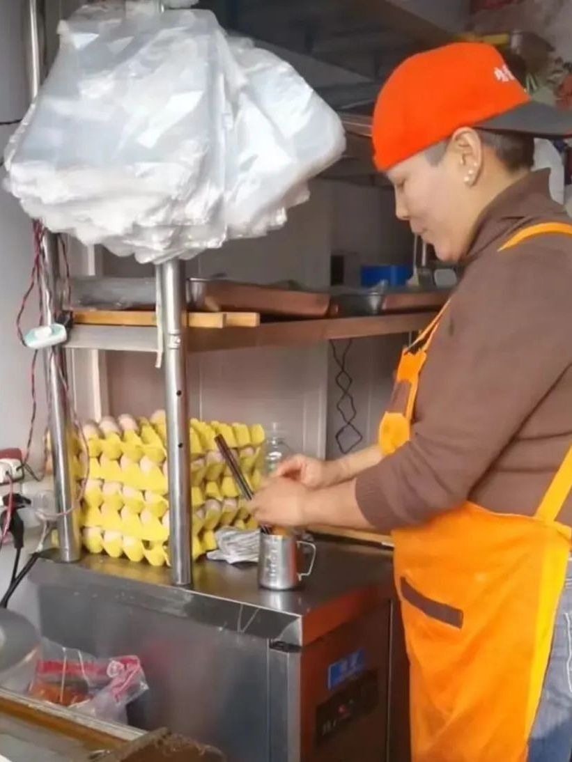 鸡蛋灌饼阿姨