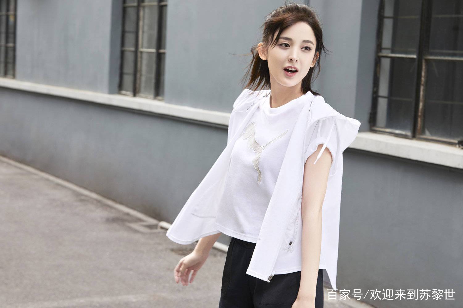 古力娜扎有异食癖？吃泡椒凤爪喝汤，心情不好连吃几十包茶渣！_百科TA说